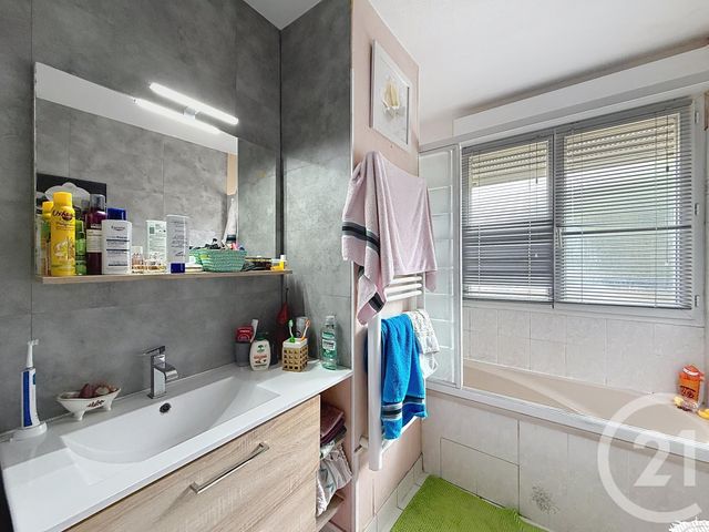 Appartement T3 à vendre - 3 pièces - 58.38 m2 - MARCHEPRIME - 33 - AQUITAINE - Century 21 Duprat & Associés
